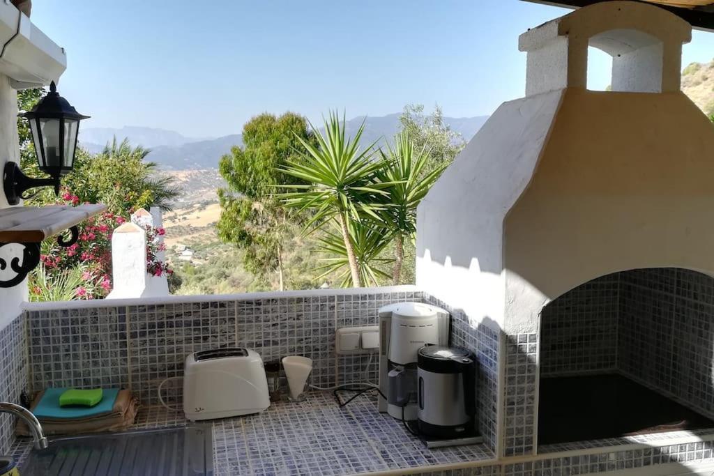 Tiny House 12M2 In Holiday Park With 55 M2 Pool Tolox Bagian luar foto