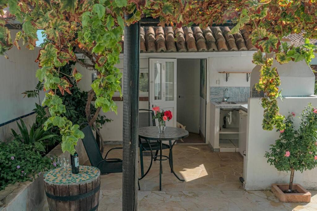 Tiny House 12M2 In Holiday Park With 55 M2 Pool Tolox Bagian luar foto