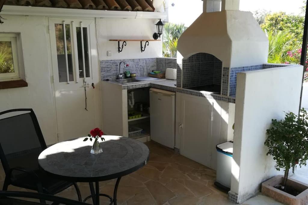 Tiny House 12M2 In Holiday Park With 55 M2 Pool Tolox Bagian luar foto
