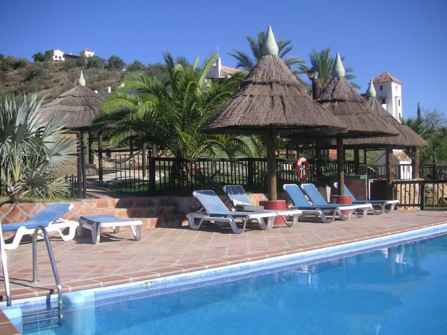 Tiny House 12M2 In Holiday Park With 55 M2 Pool Tolox Bagian luar foto